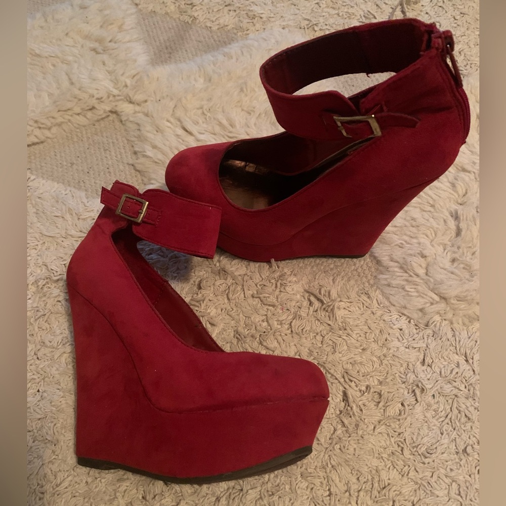 Red 5" heels. In great condition. Worn only a few times.